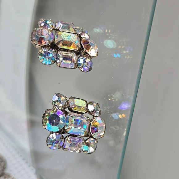 Vintage Crystal Aurora Borealis Clip On Earrings - Picture 16 of 16